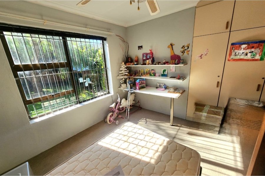 6 Bedroom Property for Sale in Wavecrest Eastern Cape